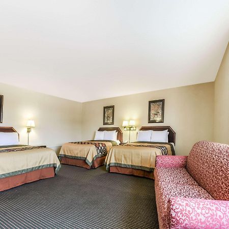 Super 8 By Wyndham Burleson Fort Worth Area Exterior photo